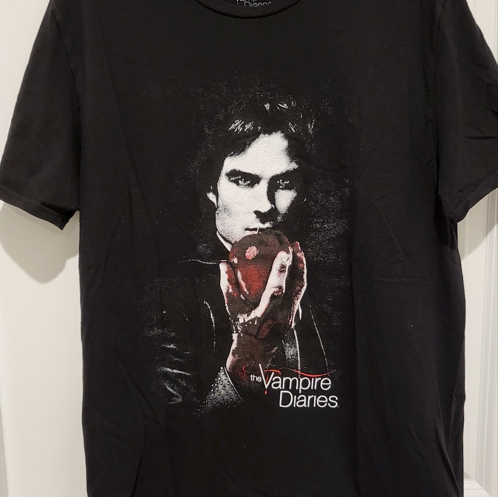 Vampire Diaires Love Sucks Shirt/T-Shirt Short Sleeve